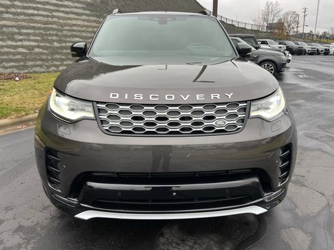 Certified 2024 Land Rover Discovery Metropolitan Edition image 9