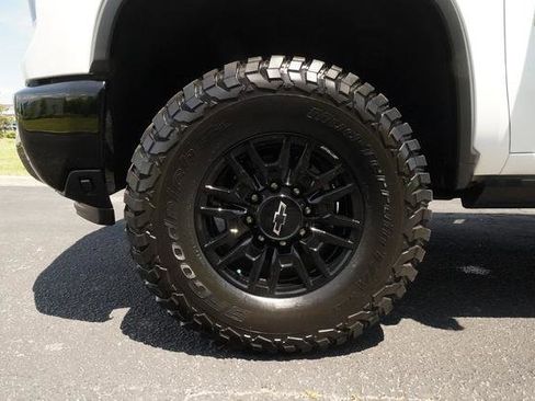 Used 2026 Chevrolet Silverado 2500 ZR2 AWD/4WD image 41