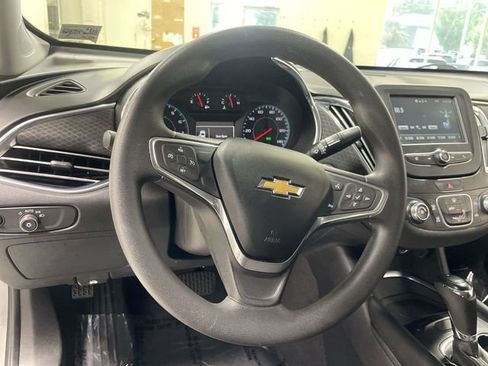 Used 2018 Chevrolet Malibu LT FWD image 14