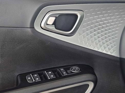 Certified 2025 Kia Soul LX w/ LX Technology Package FWD image 29