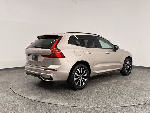 Used 2025 Volvo XC60 B5 Plus AWD/4WD image 9