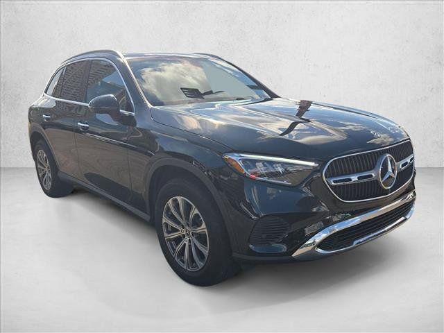 Used 2026 Mercedes-Benz GLC 300 image 3