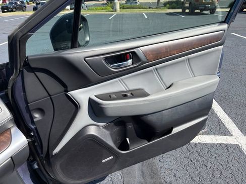 Used 2018 Subaru Outback 3.6R Limited AWD/4WD image 16