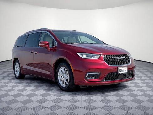 Used 2021 Chrysler Pacifica Touring-L FWD image 7