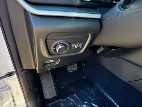 New 2025 Jeep Grand Cherokee 4WD image 23