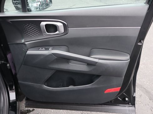 Used 2022 Kia Sorento LX image 25