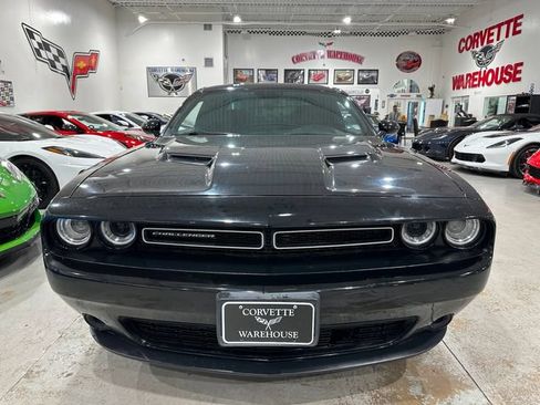 Used 2020 Dodge Challenger SXT RWD image 31