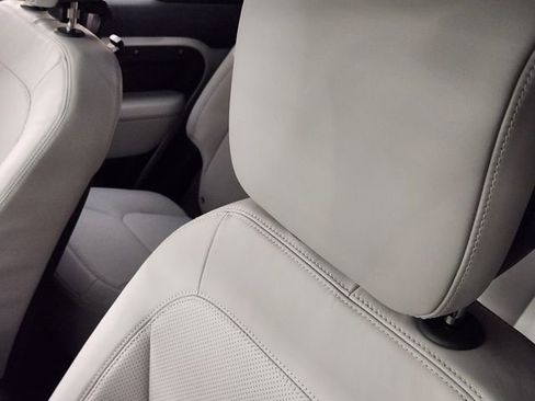 New 2026 Land Rover Defender 130 X-Dynamic SE image 15