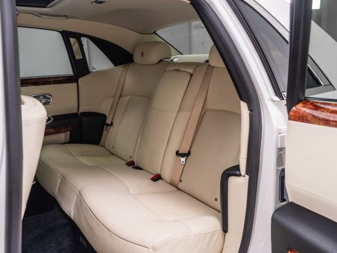 Used 2010 Rolls-Royce Ghost RWD image 16