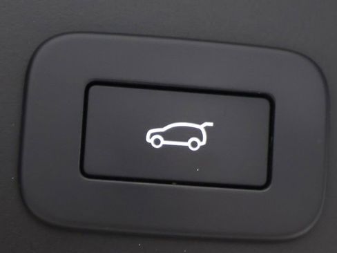 Used 2025 Land Rover Range Rover Velar Dynamic HSE AWD/4WD image 13