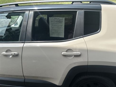 Used 2017 Jeep Renegade Trailhawk AWD/4WD image 19