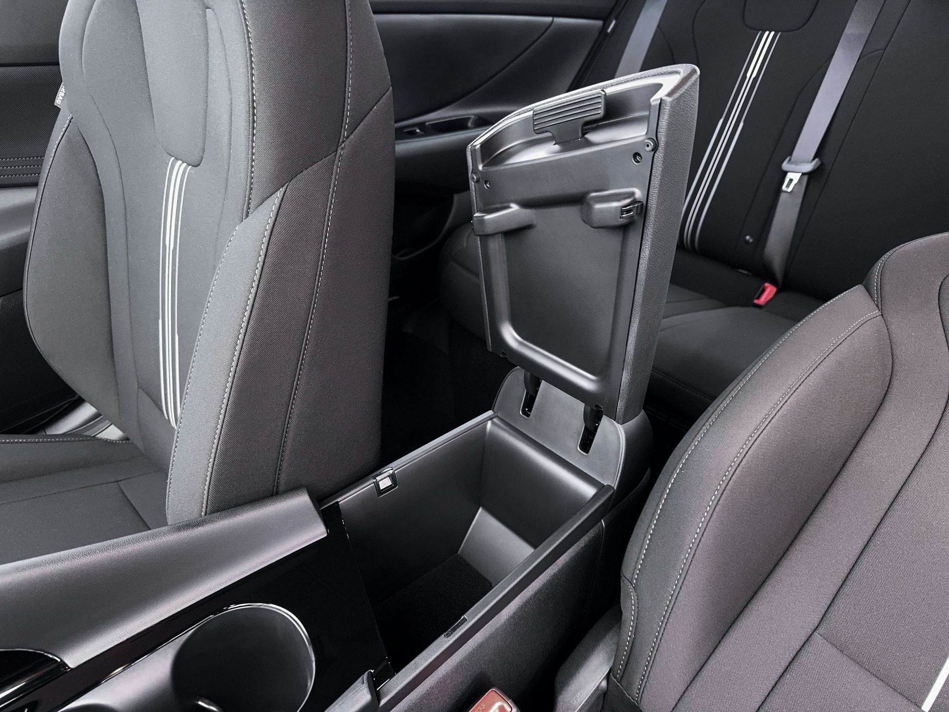 New 2026 Hyundai Elantra Hybrid FWD image 18