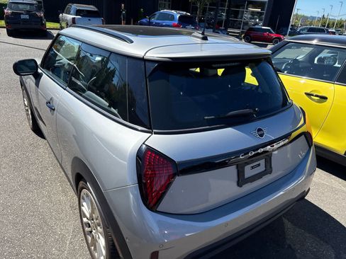 Used 2025 MINI Cooper S FWD image 5