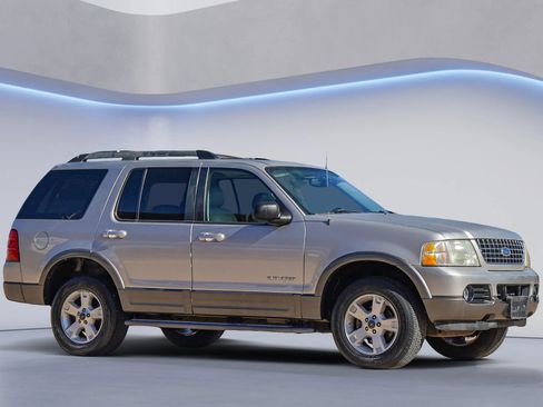 Used 2005 Ford Explorer Sport XLT image 7