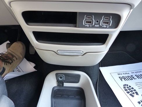 Used 2024 Chrysler Pacifica Touring-L FWD image 50