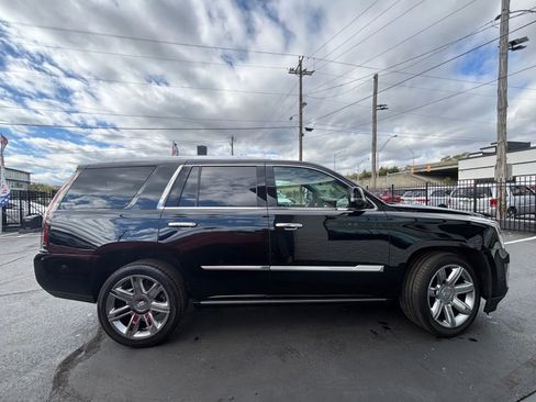 Used 2019 Cadillac Escalade Premium Luxury image 13