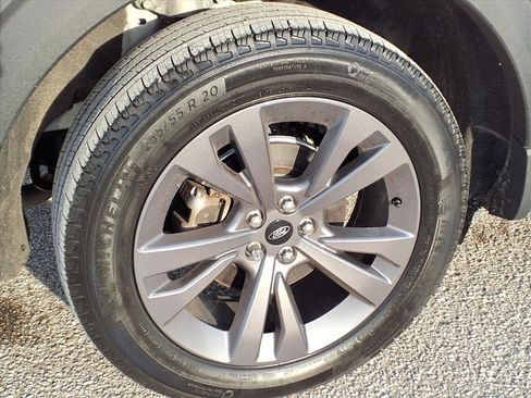 Used 2023 Ford Explorer XLT w/ Equipment Group 202A image 7