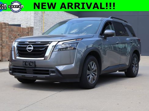 Used 2024 Nissan Pathfinder SV FWD image 1
