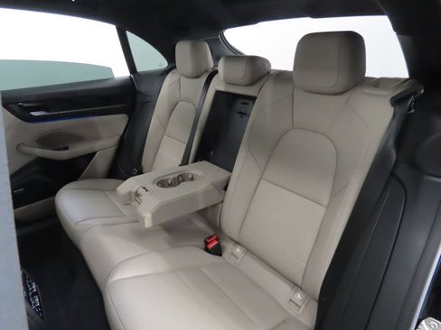Certified 2025 Porsche Macan 4S Electric AWD/4WD image 43