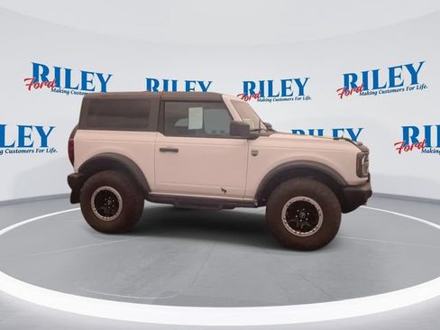 Certified 2023 Ford Bronco Big Bend w/ Sasquatch Package AWD/4WD image 3