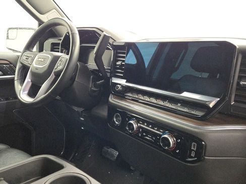 Used 2024 GMC Sierra 1500 SLT image 9