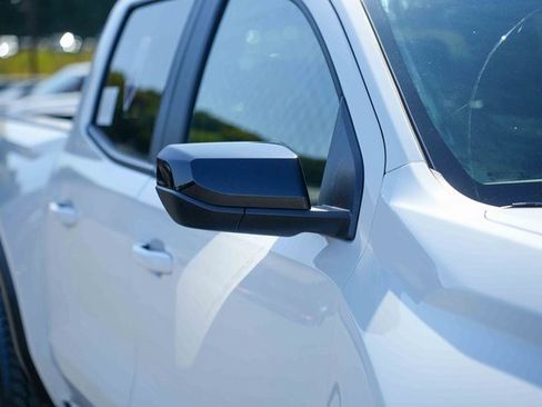 Used 2024 GMC Canyon Elevation image 9