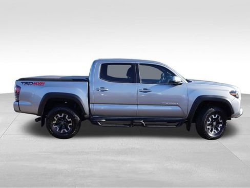 Used 2022 Toyota Tacoma TRD Off-Road w/ TRD Premium Off Road Package image 3