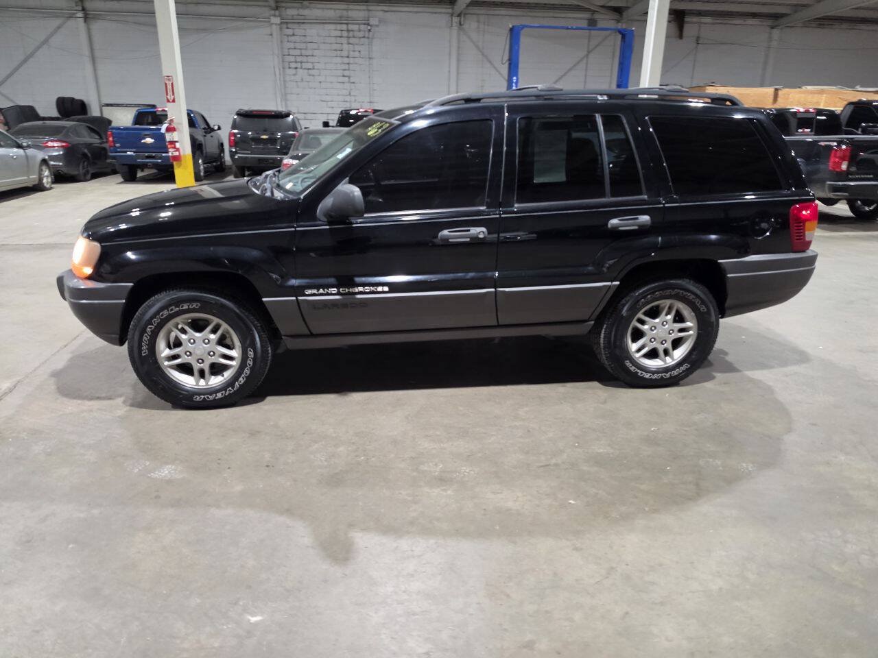 Used 2002 Jeep Grand Cherokee Laredo AWD/4WD image 3