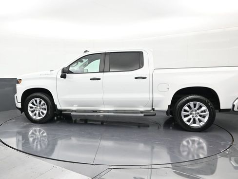 Used 2022 Chevrolet Silverado 1500 Custom RWD image 2