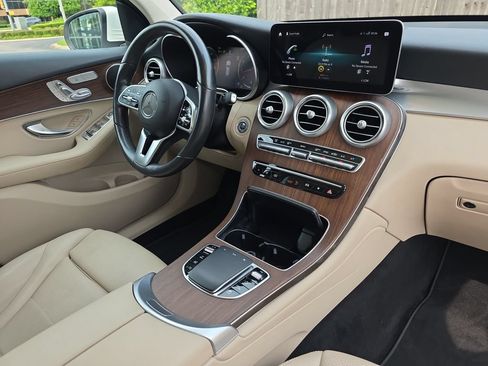 Certified 2022 Mercedes-Benz GLC 300 4MATIC w/ Premium Package Lite image 18