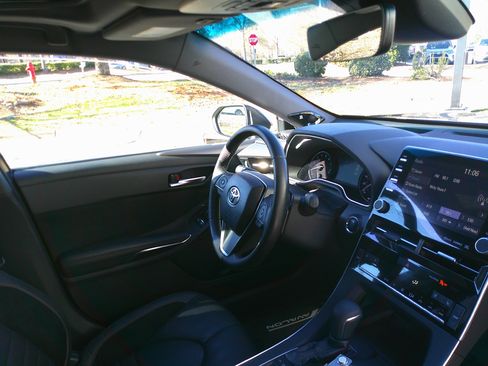 Used 2019 Toyota Avalon Touring image 34