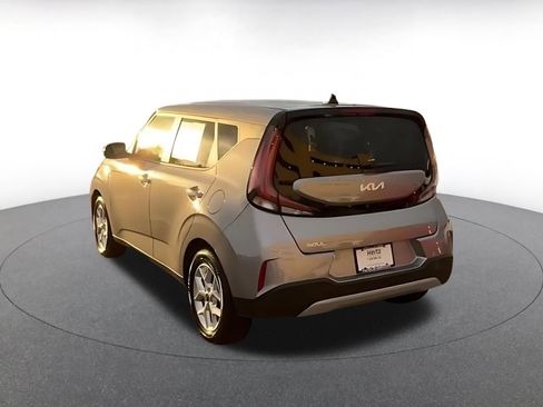 Used 2025 Kia Soul LX w/ LX Technology Package image 11