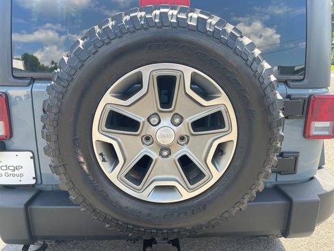 Used 2014 Jeep Wrangler Unlimited Rubicon w/ Connectivity Group AWD/4WD image 20