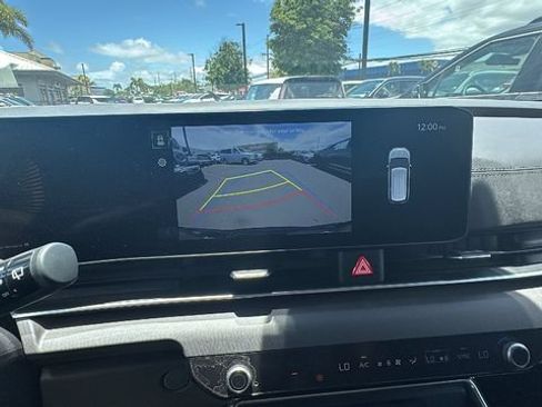 Used 2025 Kia Carnival EX FWD image 16