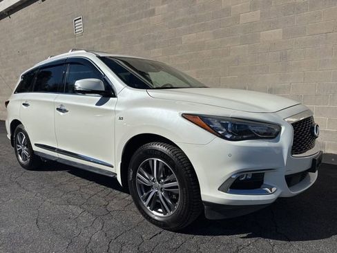 Used 2019 INFINITI QX60 Luxe w/ Essential Package image 2