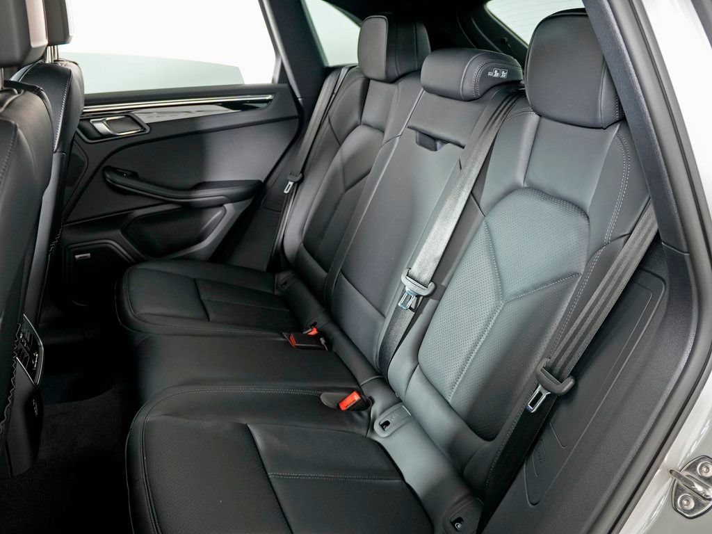 Used 2026 Porsche Macan AWD/4WD image 32