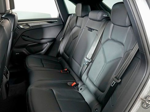 New 2026 Porsche Macan image 32