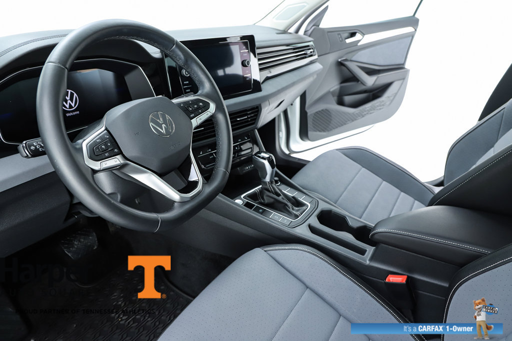 Used 2025 Volkswagen Jetta SE w/ Sunroof Package FWD image 19
