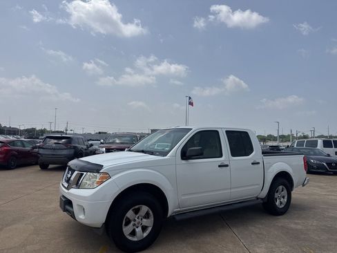 Used 2013 Nissan Frontier SV w/ SV Value Truck Pkg RWD image 9