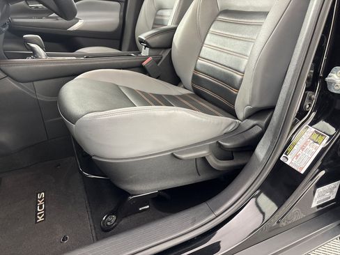 Used 2023 Nissan Kicks SR w/ SR Premium Package image 12