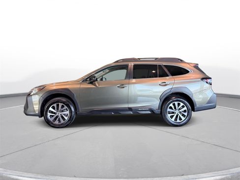 Used 2025 Subaru Outback Premium AWD/4WD image 17