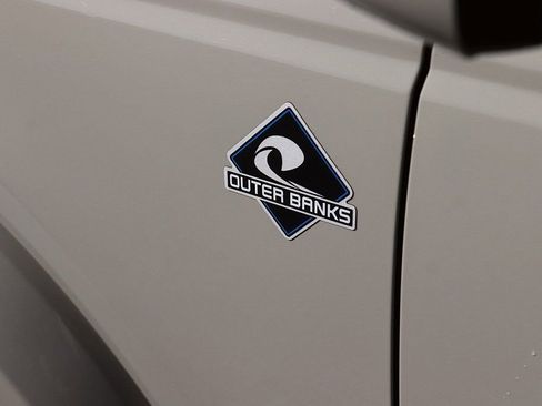 Used 2025 Ford Bronco Outer Banks image 11