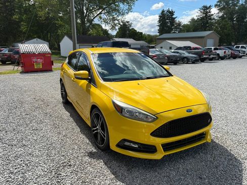 Used 2017 Ford Focus ST FWD image 5