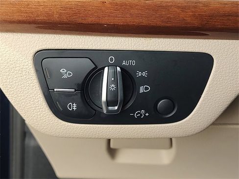 Used 2022 Audi Q5 2.0T Premium w/ Convenience Package image 21