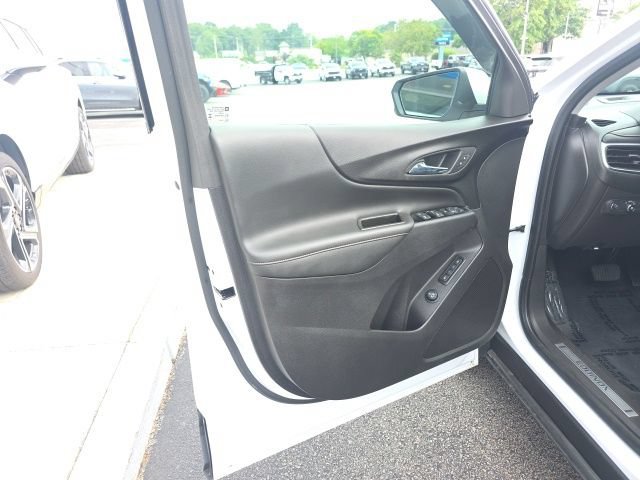 Used 2024 Chevrolet Equinox Premier AWD/4WD image 13