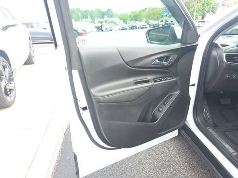 Used 2024 Chevrolet Equinox Premier AWD/4WD image 13