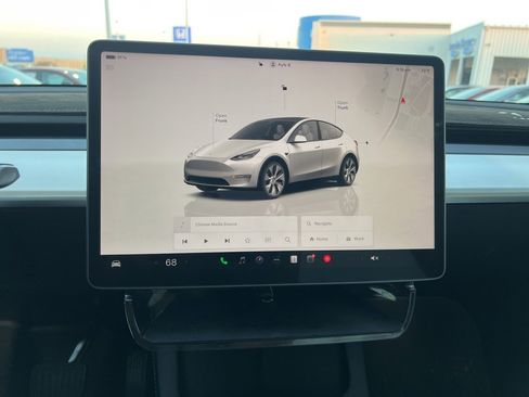 Used 2022 Tesla Model Y Long Range image 27