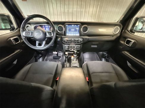 Used 2022 Jeep Wrangler Unlimited Sahara w/ Cold Weather Group image 19