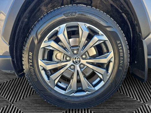 Used 2023 Toyota RAV4 XLE Premium image 6