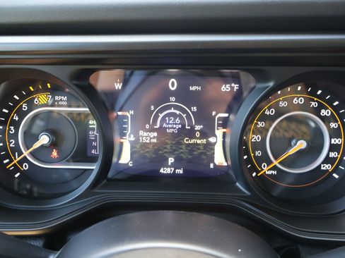 Used 2025 Jeep Wrangler Unlimited Rubicon 392 AWD/4WD image 17